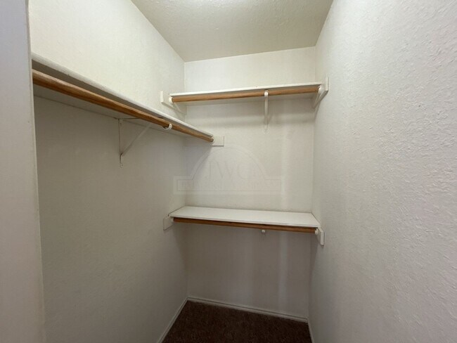 Building Photo - 1702 Benttree Dr