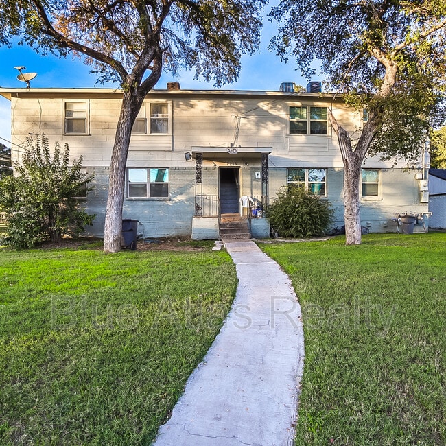 Building Photo - 2215 Riverview Dr