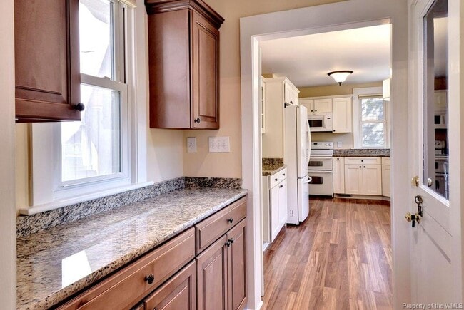 Building Photo - 323 Littletown Quarter
