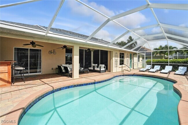 Building Photo - 3023 SW 23rd Ave