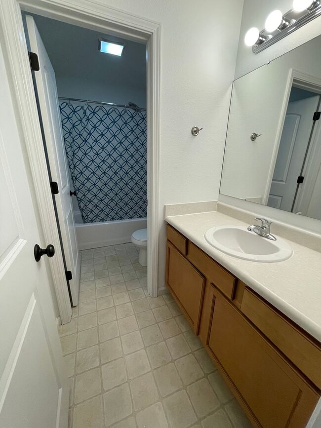 Building Photo - Beautiful 4 Bedroom Single Family Home - Harrison School District