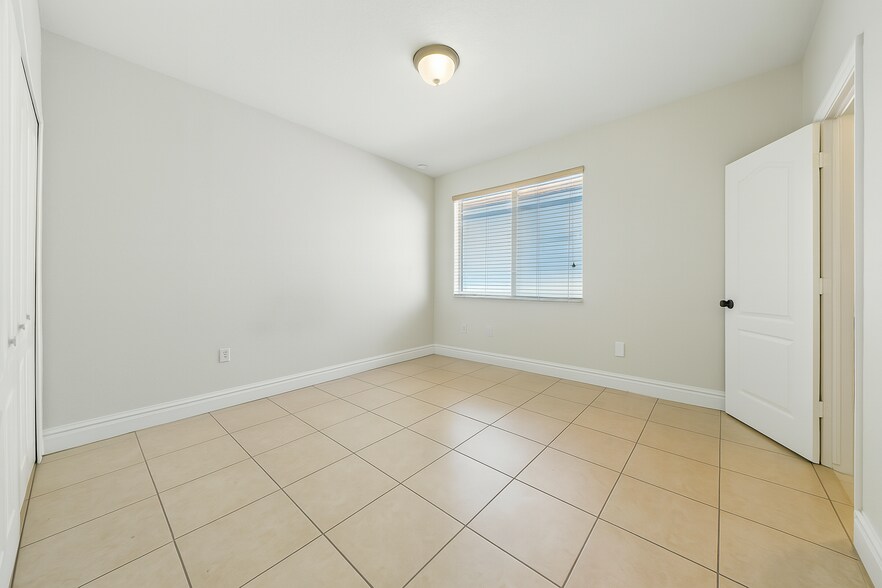 Building Photo - 15386 SW 21st Ln