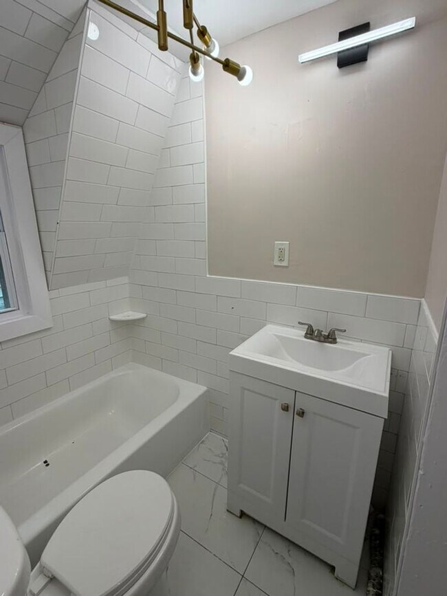 Building Photo - 224 N 9th St