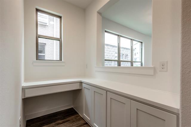 Building Photo - 517 Division St