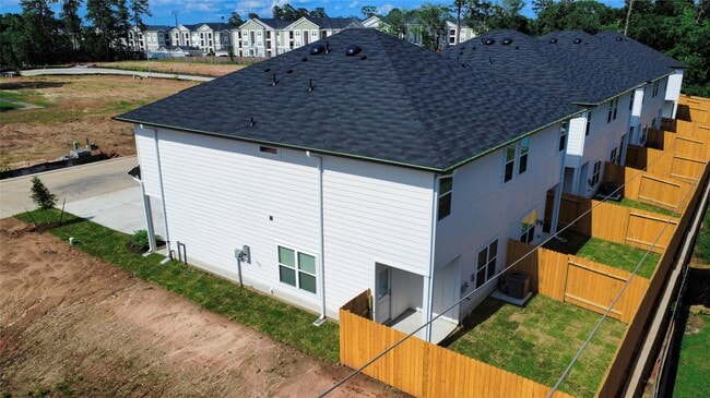 Building Photo - 1964 Longmire Villas Ct