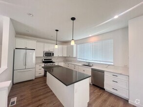 Building Photo - Beautiful 3-bedroom 2.5 home in Prime Nort...