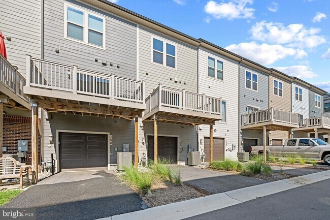 Building Photo - 148 Stowe Dr