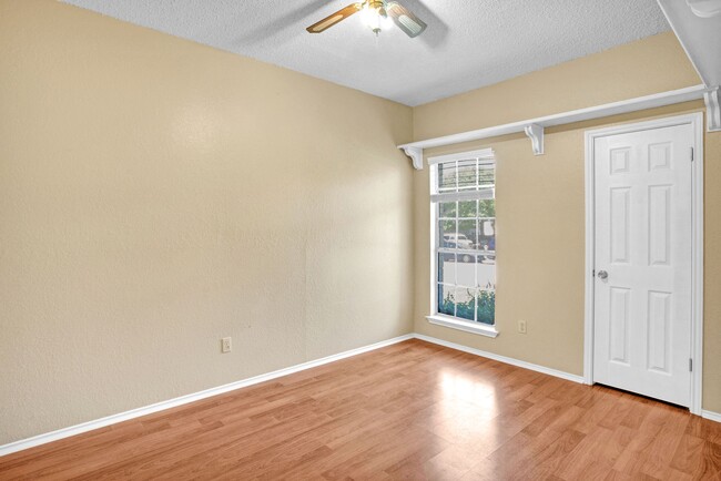Building Photo - 16412 Framingham Cir