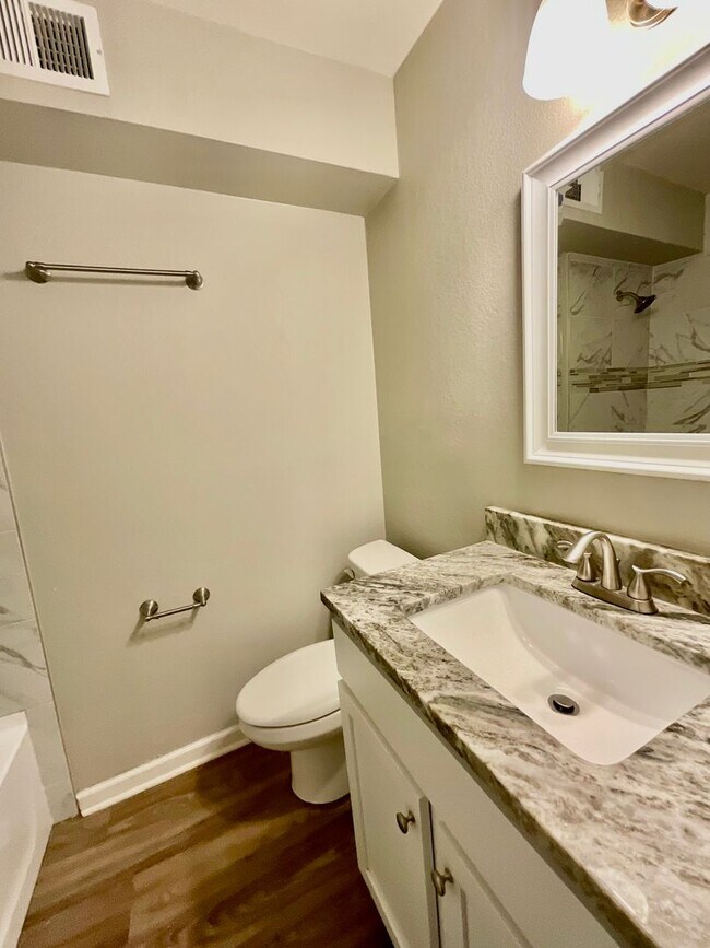 Building Photo - 14 Point West Cove