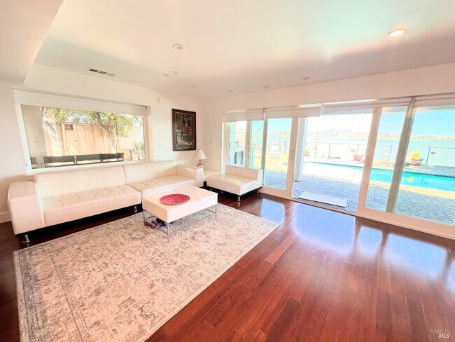Building Photo - 5148 Paradise Dr