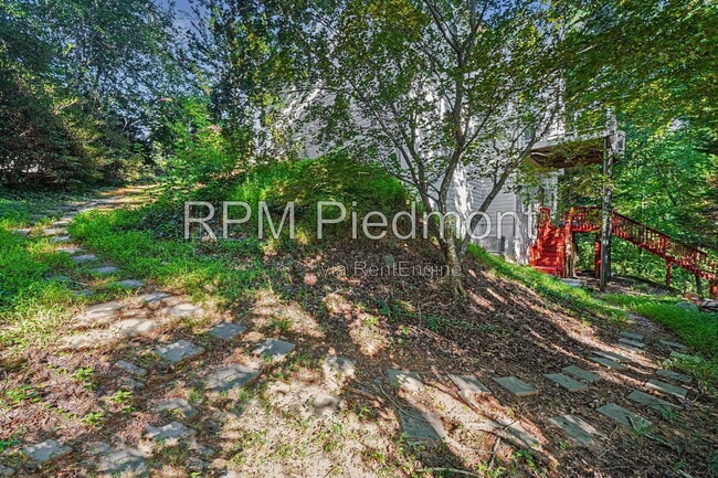 Building Photo - 550 Claudel Ct SW