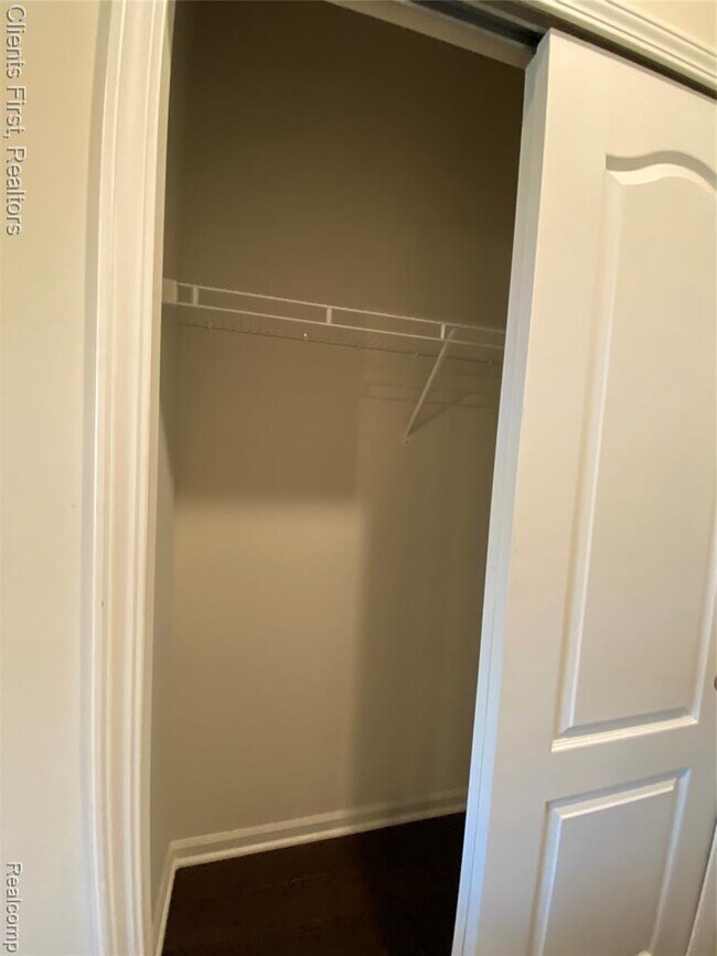 Building Photo - 22490 Woodbridge Ln