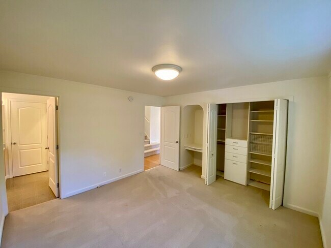Building Photo - 4802 NE 45th St