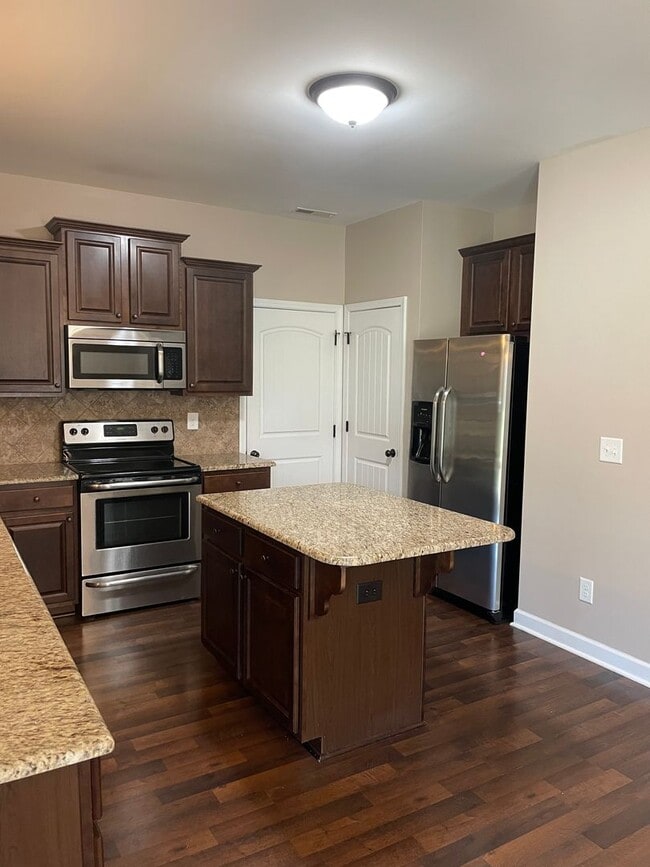 Building Photo - 103 Dartha Ct