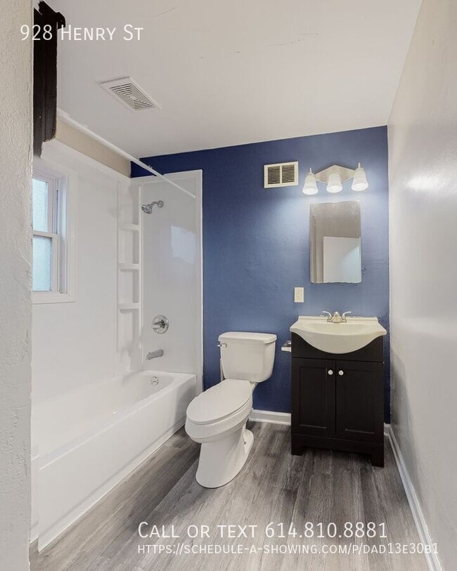 Building Photo - 928 Henry St