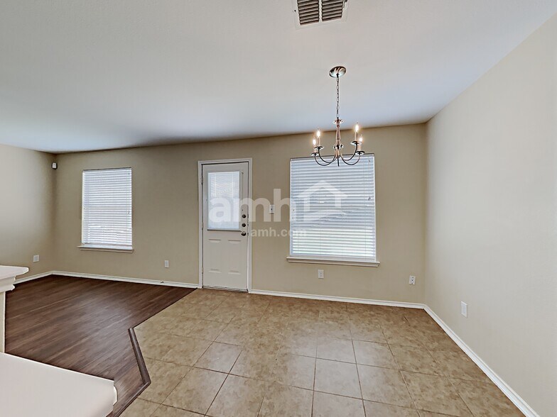 Building Photo - 9227 Mare Country