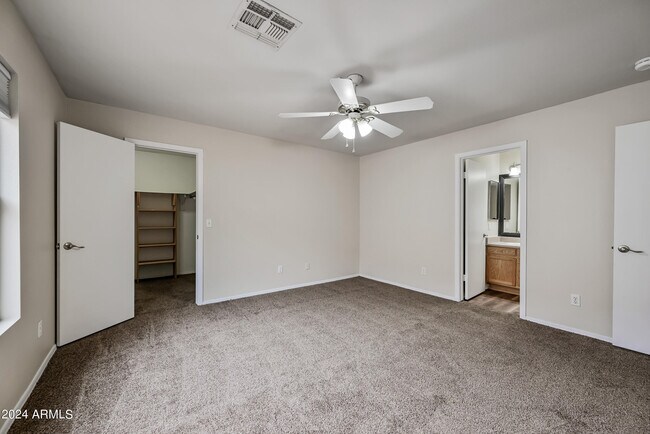 Building Photo - 1015 S Slater Cir