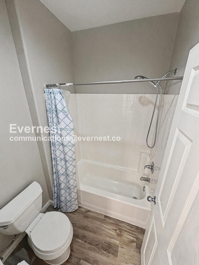 Building Photo - 1090 Azalea Ln