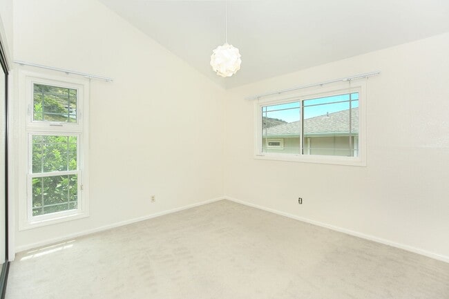 Building Photo - 1298 Lunalilo Home Rd