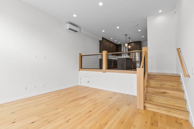 Building Photo - ULTRA-MODERN Townhome w/AC and Views in the Heart of Eastlake!