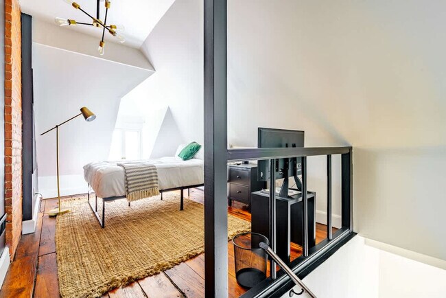 Building Photo - 254 W Poplar Ave