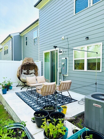 Building Photo - 529 Madison Falls Ct