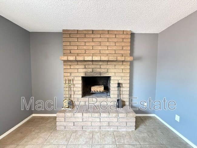 Building Photo - 2535 E Maryland Dr