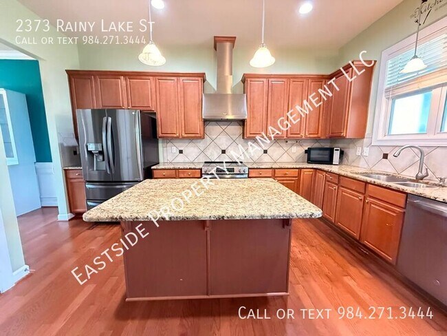 Building Photo - 2373 Rainy Lake St