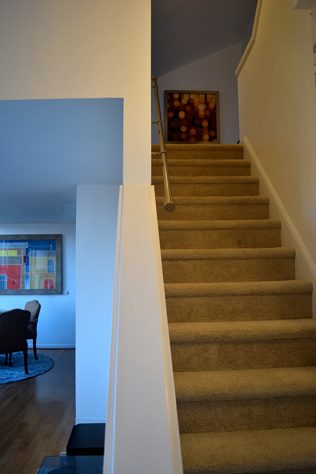 Way to Upstairs - 229 N Poplar St