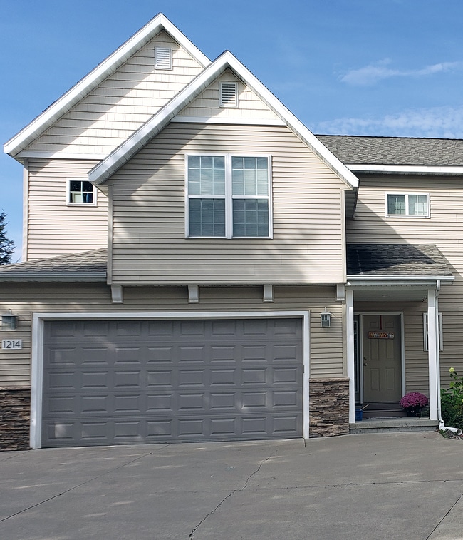 Building Photo - 1214 N 16th Ave