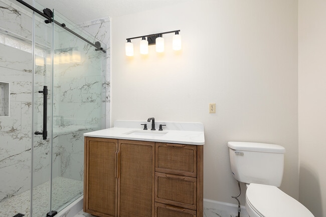 Building Photo - 647 S Meteor Ave