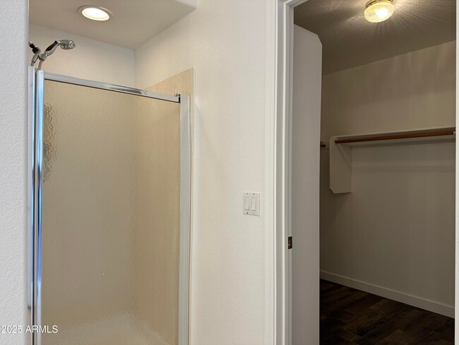 Building Photo - 2326 E Aire Libre Ave