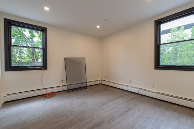 Building Photo - 32 Cargill St