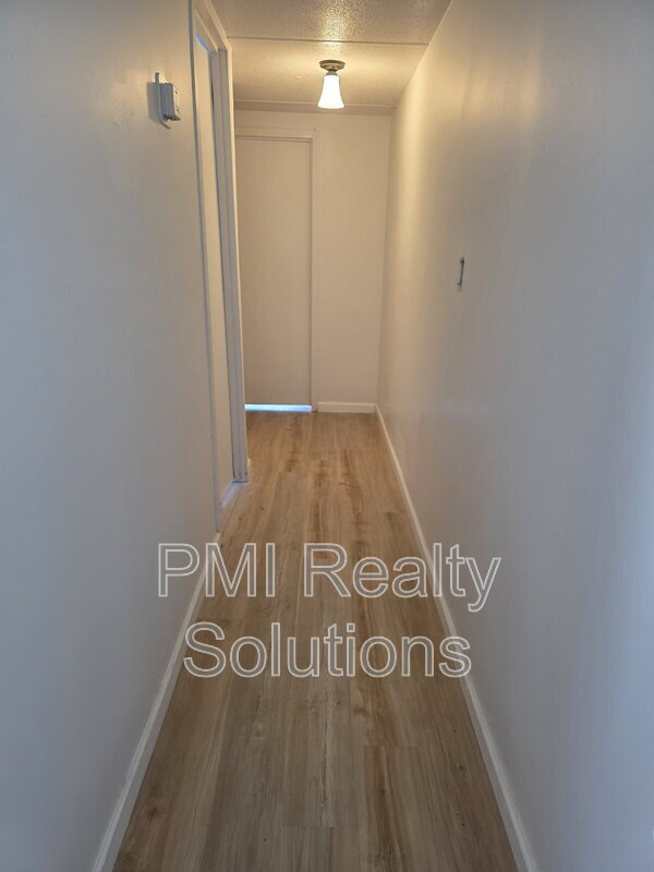 Building Photo - 310 Elberta Ave