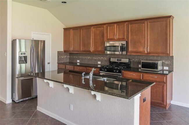 Building Photo - 2542 Ravenwood Dr