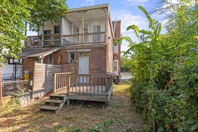 Building Photo - Spacious 4 Bedroom Single Family on Susquehanna St with Off Street Parking