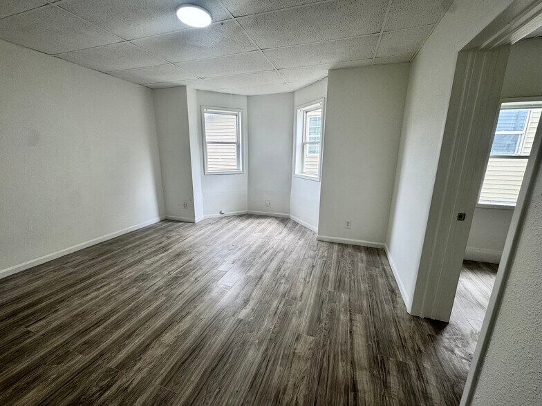 Building Photo - 2709 6th Ave