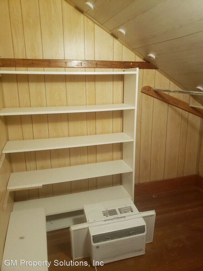 Building Photo - 3 br, 1.5 bath House - 515 S Spruce Street