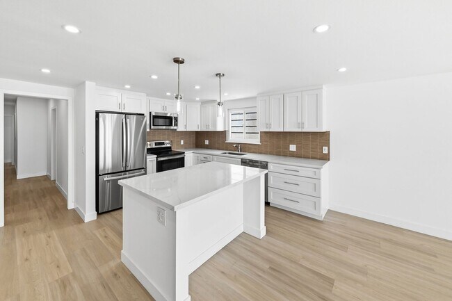 Building Photo - 3010 W Oceanfront
