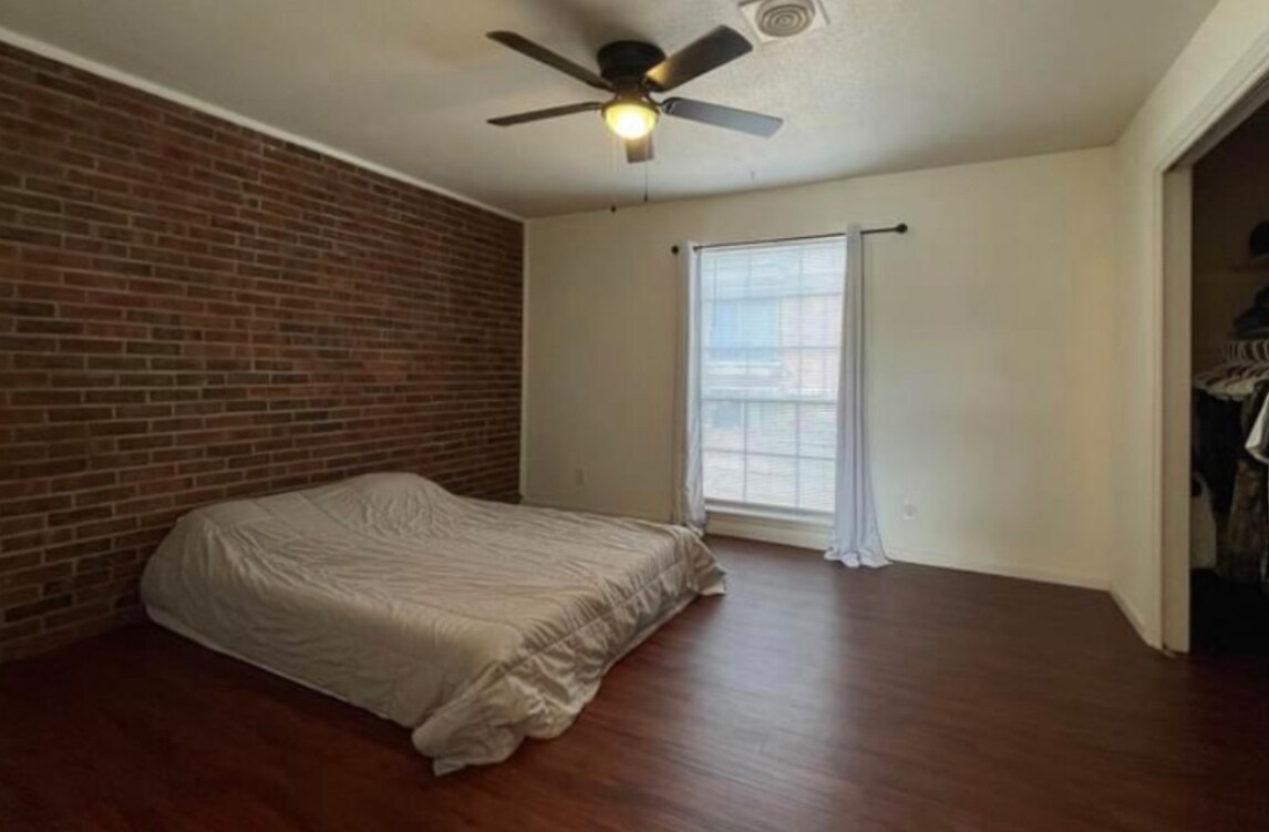 Building Photo - 4732 Belleview Ave