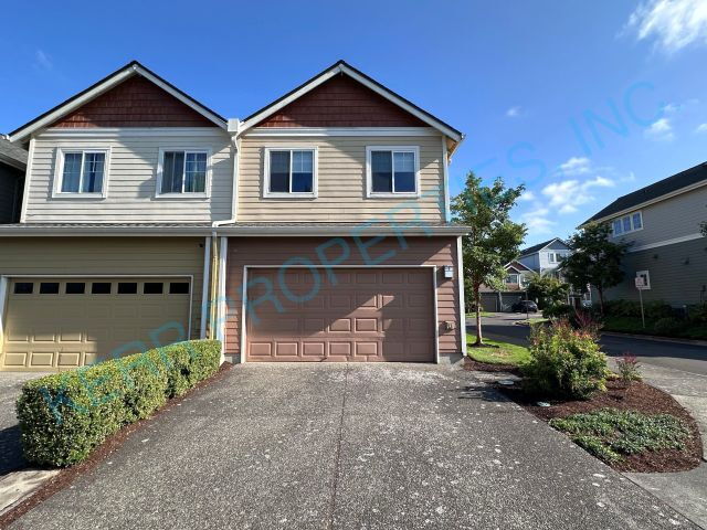 Building Photo - Charming 2-Bed Townhouse Retreat with 2.5 ...