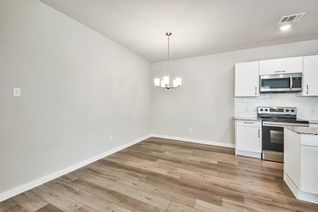 Building Photo - 25121 Pacific Wren Dr