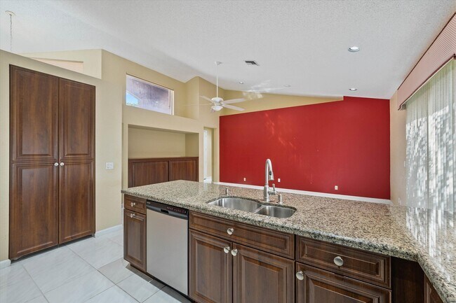 Building Photo - 10860 Fairmont Village Dr