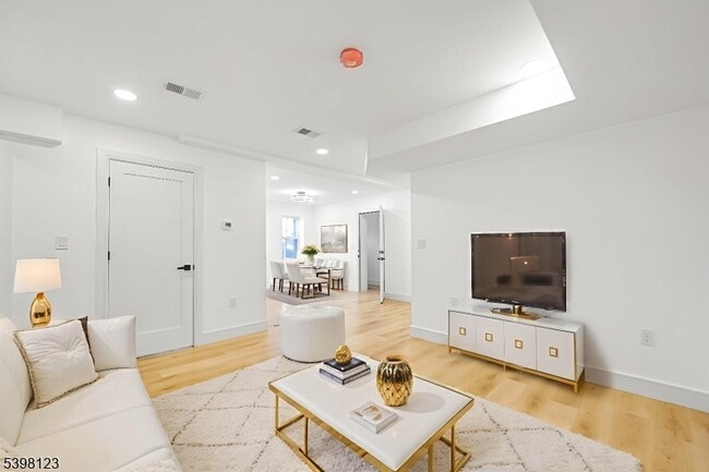 Building Photo - 169 New St