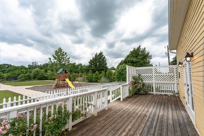 Building Photo - 404 N Meyersville Rd