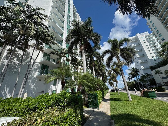 Building Photo - 7928 East Dr