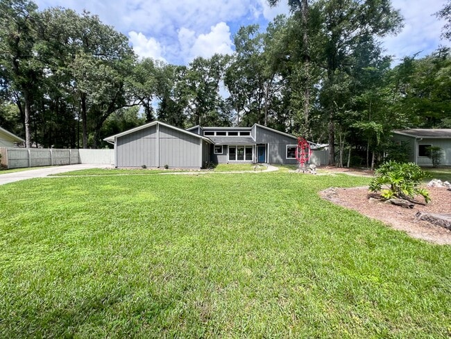 Building Photo - 3BR/2BA POOL HOME in SW Gainesville - avai...