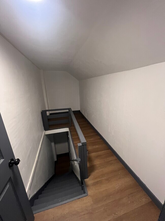 Building Photo - 329 N Lincoln Ave