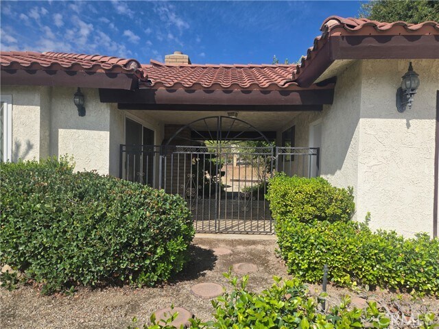 Building Photo - 9388 Valley View St