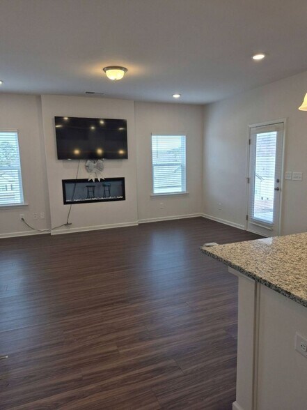 Building Photo - 618 Blaven St